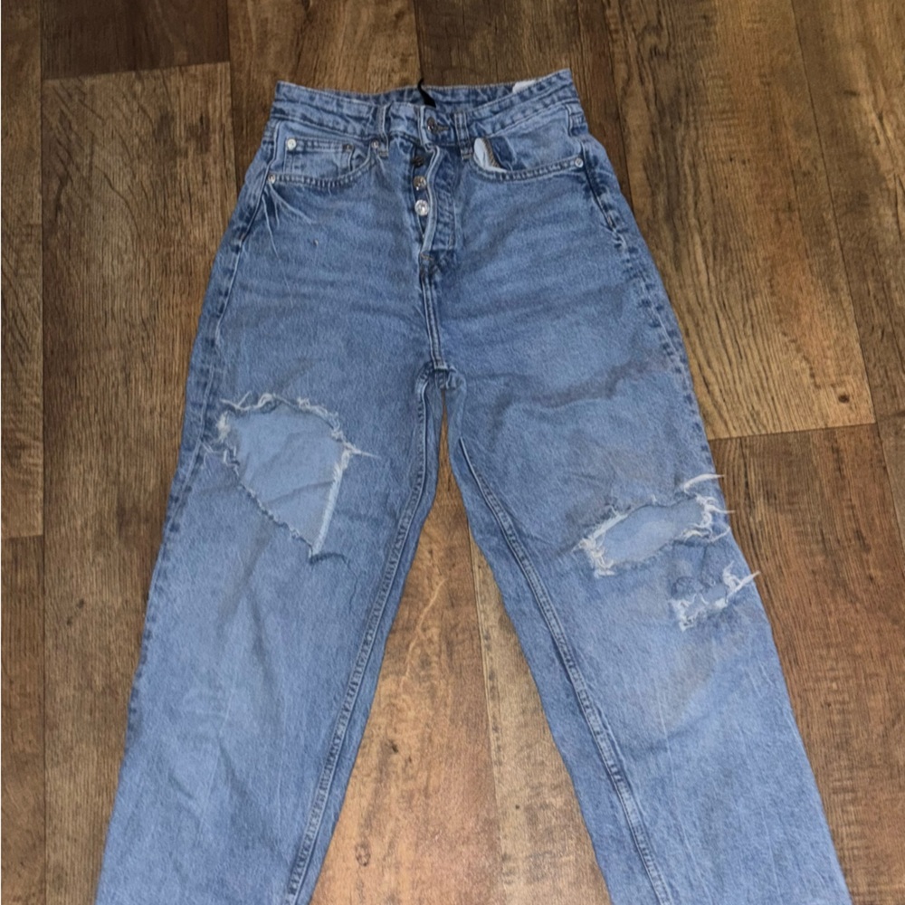 High waisteded ripped jeans